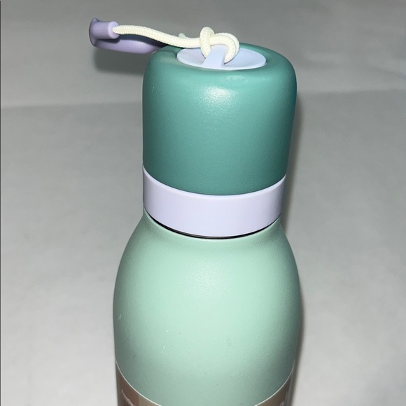 New! Owala insulated 24oz Green Water Bottle with straw and carabiner handle - Picture 3 of 4